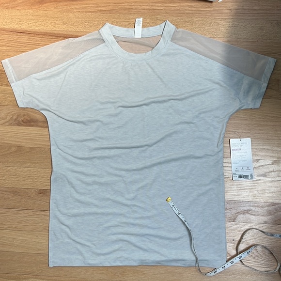NWT Athleta Gray Essence Mesh Wanderlust Hybrid Tee Short Sleeve Crew Neck - XS - Picture 6 of 6